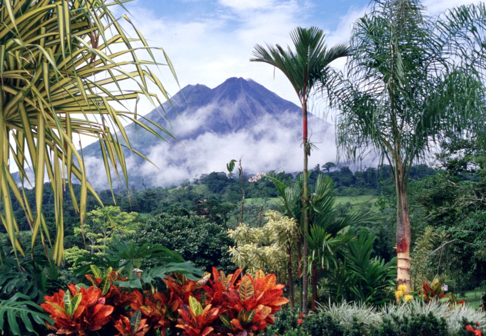 Экзотические страны какие. Вулкан Ареналь Коста Рика. Коста Рика природа. Тропические леса Коста Рики. Коста Рика латинская Америка.